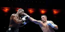 Boxe, Oleksandr Usyk campione del mondo dei pesi massimi: Dubois ko a Londra