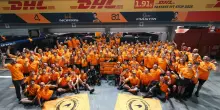 F1, McLaren: la festa Papaya a Singapori per il decimo titolo Costruttori. FOTO