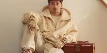 Leclerc presenta la sua prima collezione Ferrari Style: i capi firmati dal pilota F1