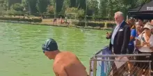 Dominate the Water, anche il Ministro dello Sport Abodi si tuffa nel Laghetto dell'EUR