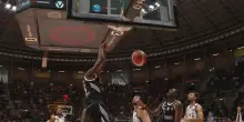 Serie A, Saliou Niang vola e schiaccia in controtempo