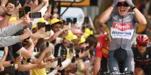 Tour de France, Philipsen vince la prima tappa di Lille ed è in maglia gialla