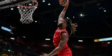 Eurolega, Olimpia Milano show: l'assist di Ellis in no-look per la schiacciata di Booker