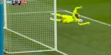 Donnarumma debutta nel derby e regala subito un miracolo