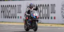 Superbike a Donington: dominio Razgatlioglu, tripletta e primo posto in campionato