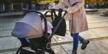 Manovra 2026, tutte le misure per le famiglie: potenziati congedo parentale e bonus mamme