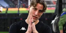 Roma-Fiorentina, l'abbraccio a Edoardo Bove dell'Olimpico: cori, lacrime e brividi. FOTO