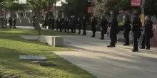 Los Angeles, i manifestanti non mollano, Trump neppure
