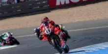 Superbike a Jerez: Bulega domina Gara 1 e rimanda la festa di Razgatlioglu