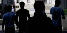 Adolescenti, in aumento abuso di psicofarmaci, alcol e gioco d’azzardo: i dati