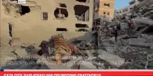 Gaza City, raid israeliani colpiscono grattacielo