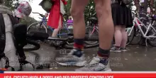 Usa, ciclisti nudi a Portland per proteste contro l’ICE