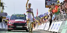 Tour de France, impresa di Tadej Pogacar: vince la 12^ tappa ad Hautacam ed è in giallo