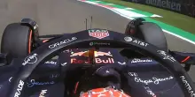 F1, GP Imola: Verstappen nervoso, pugno al volante della Red Bull nelle Libere 1. VIDEO