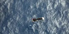 Migranti, 283 arrivati in 24 ore a Lampedusa. Nell’hotspot 915 persone