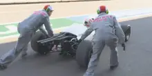 F1, Tsunoda sulla Honda RA272 al GP Messico. Ma qualcosa va storto. VIDEO