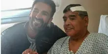 Maradona, caos in clinica prima della morte: «Sedato per più di 24 ore, il suo chirurgo faceva entrare chi voleva in rianimazione»