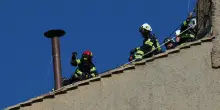 Conclave, cosa c'è dietro fumata bianca e perché è stato cambiato il meccanismo