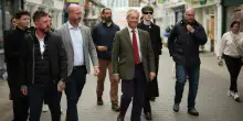 Farage trionfa alle amministrative, schiaffo al Labour. Starmer: «Deluso dalla sconfitta». Cosa cambia ora