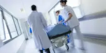 «Signora venga in ospedale, suo padre è morto»: la telefonata sconvolgente dei medici, poi avviene l'incredibile