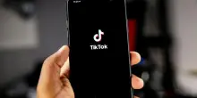 TikTok, maxi multa da 350 milioni per il trasferimento di dati in Cina. La replica: «Presenteremo un ricorso integrale»