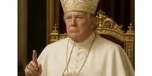Trump vestito da Papa sui social della Casa Bianca, il fotomontaggio è virale