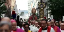Miracolo di San Gennaro oggi a Napoli: sangue sciolto alle ore 18.09, l'annuncio nella basilica di Santa Chiara