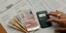 Estate 2025: bollette luce in aumento, gas in calo. Come risparmiare fino a 457 euro