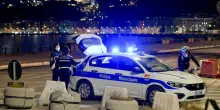 Napoli, aggredisce agenti della polizia locale: colpiti con calci e pugni da 25enne