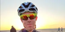 Michele Negri morto a 31 anni durante una gara ciclistica: si è schiantato contro un muro in curva, inutili i soccorsi