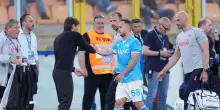 Napoli, infortunio Lobotka: trauma distorsivo alla caviglia destra, rischia il Genoa