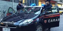 Aggredisce la ex con le forbici e riprende la violenza col cellulare. Il post del 19enne sui social: «Turetta modello da seguire»
