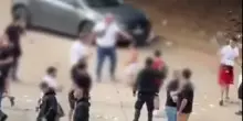 Rissa allo stadio a Bari, 3 arresti: anche il papà del bambino, «poco prima aveva picchiato un tifoso». Cosa è successo davvero