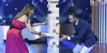 Striscia la Notizia accusa The Couple: «Manila Nazzaro e Stefano Oradei hanno barato». Cos'è successo nell'ultima puntata