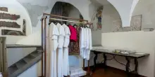 Abiti low cost per il nuovo Papa, tre taglie a disposizione. Il Vaticano: «Ricicliamo quelli di Bergoglio del 2013»