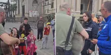 Canti sacri davanti al santuario di Pompei, bimbi fermati dai vigili