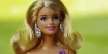 Dazi, Trump minaccia una tariffa del 100% su Barbie: «Se Mattel lascia gli Usa, niente più giocattoli qui»