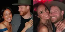 Harry e Meghan scatenati (e innamorati) al concerto di Beyoncé nonostante la bufera sui sali da bagno: i baci, i sorrisi e il look country