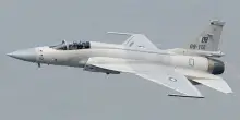 Il caccia cinese J-10 abbatte un jet Rafale francese, il Pakistan il primo Paese a utilizzarlo (e ora spaventa il mondo)