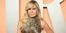 Donatella Versace contro il ristorante (che porta il suo nome) vicino alla casa dove fu ucciso il fratello Gianni: «Sfruttamento vergognoso»