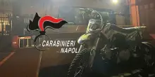Napoli, bimbo di 9 anni sfreccia con una mini moto tra i passanti