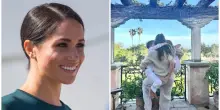 Meghan Markle, "mamma casalinga" con mollettone e maglione in cashmere (nonostante il caldo): «Queste due gemme mi soffocano di baci»