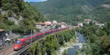 Trasporti, il 46% degli italiani si sposta su rotaia per le tratte di media-lunga durata