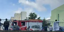 Napoli, incendio in un reparto del Policlinico: pazienti evacuati, vigili del fuoco in azione