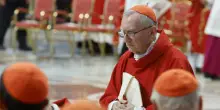 Parolin: «Prematuro viaggio del Papa a Kiev». E sul Conclave: «Scampato pericolo? Lascio fare al Signore»