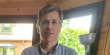 Don Jordan Coraglia, il sacerdote calciatore arrestato a Brescia per pedopornografia: migliaia di foto sul telefono. Incontrò Papa Francesco nel 2019