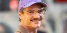Pedro Pascal, i flirt (mai confermati) con Jennifer Aniston e Lena Headey, la sorella transgender e i meme. Chi è lo "zaddy" più amato di Hollywood