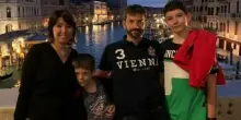 Strage Paderno, ascoltato Riccardo Chiarioni: uccise i genitori e il fratello con 108 coltellate. Gli studi, la perizia psichiatrica e «il mondo fantastico»