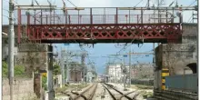 Circum, si abbatte cavalcavia ferroviario: stop di 4 mesi alla linea Napoli-Baiano