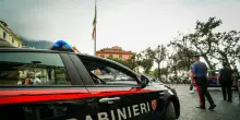Castellammare di Stabia, 55enne getta acido contro la moglie e la picchia violentemente: arrestato